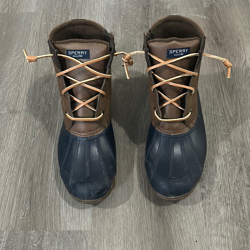Selling my Sperry boots that are just too big, only have been worn twice